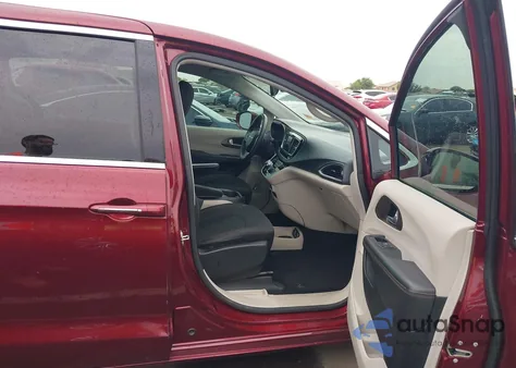 2018 Chrysler Pacifica Touring Plus z USA, uszkodzony, nr VIN 2C4RC1FG1JR117134